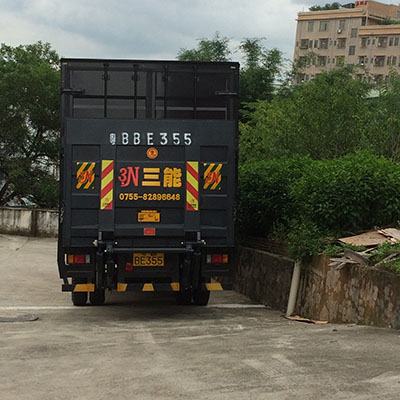 汽車升降尾板課程設(shè)計，提升實用性與安全性